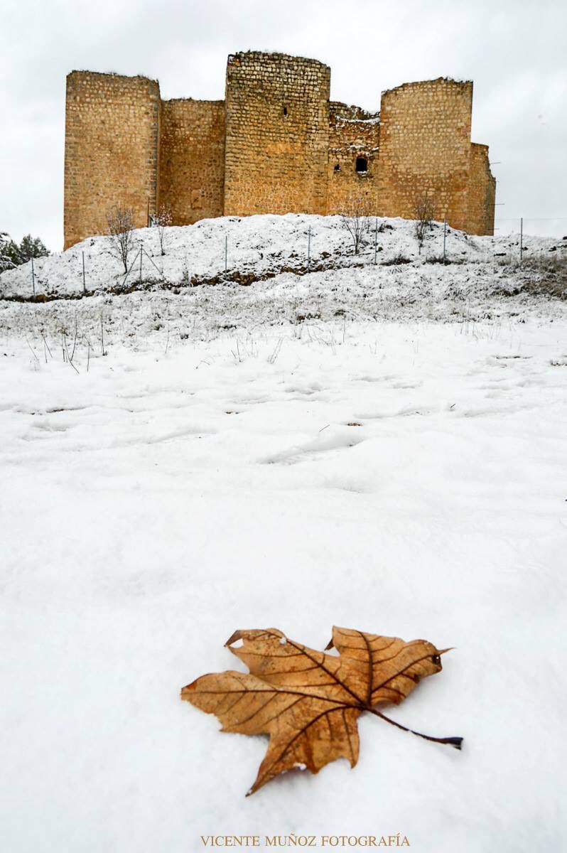 El castillo de Don Juan Manuel (Cifuebtes) y su cuesta nevada. Se echaba de menos la nieve.