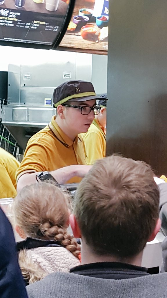 MandaLiddle's tweet image. When did @LunarCFT start working in #mcdonalds #edinburgh 😂😂😂 #lunarC