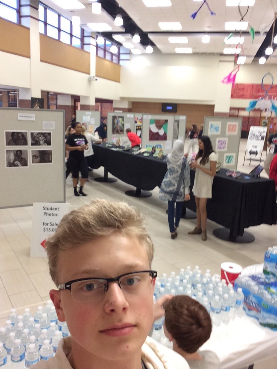MrHeitkamp's tweet photo. Thanks to the many volunteers yesterday at #FHSGala such as @beale_hunter the water man https://t.co/bWQXP39R3l