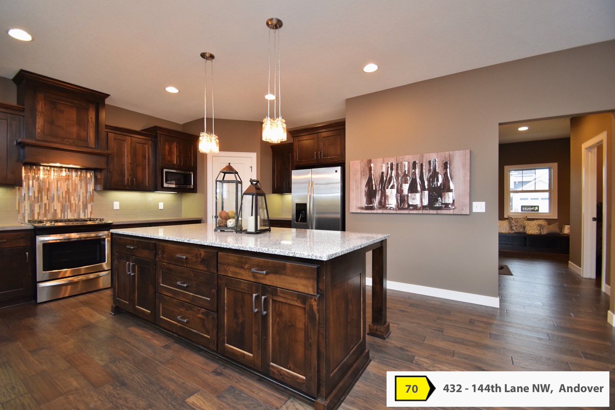 mccustomhomesmn's tweet photo. Make sure to stop by Parade #70 and see this amazing kitchen! #letinspirationbloom #paradeofhomes #mccustomhomes https://t.co/bdrx0ZNGNM