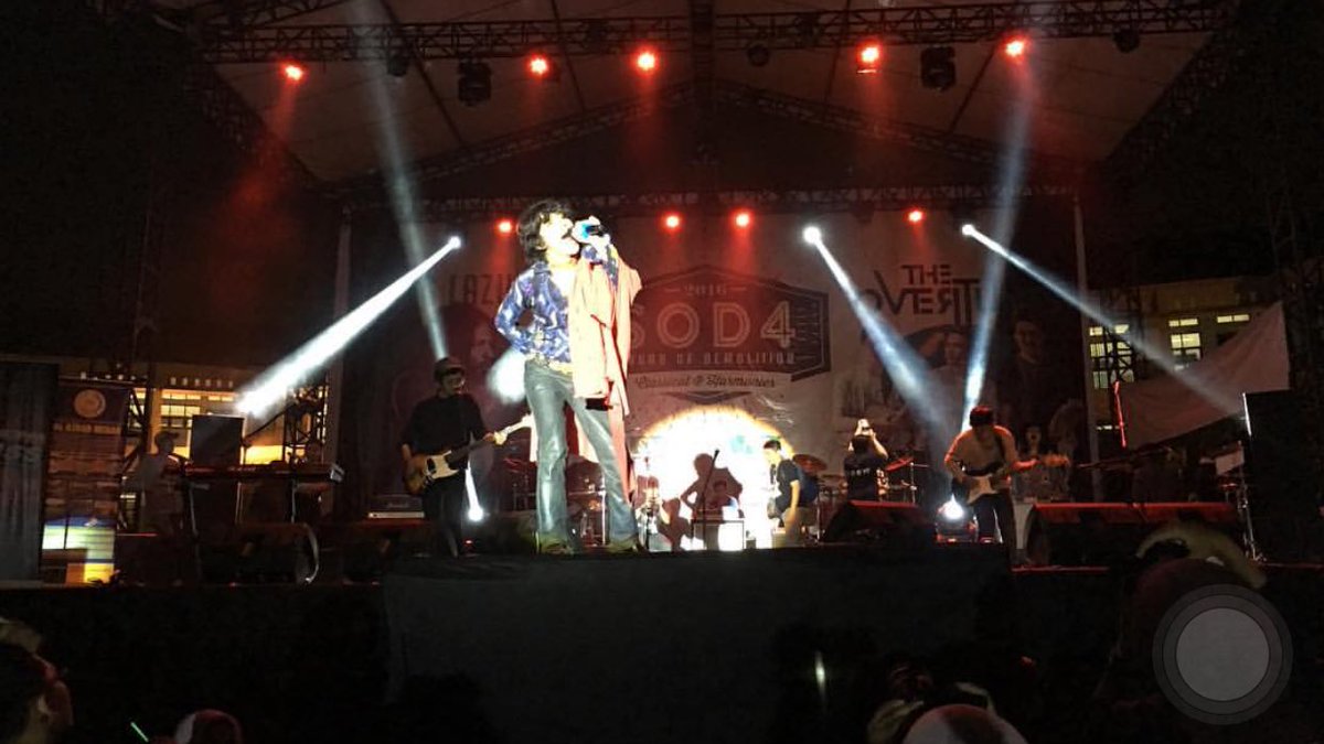 105kissfmmedan's tweet photo. .@Hellobenjicobra Stelah udah ngebawain "Terbawa Emosi" mreka lanjut bawain Naif "dia adalah pusaka..." #SOD4 https://t.co/aKc3xwmto6