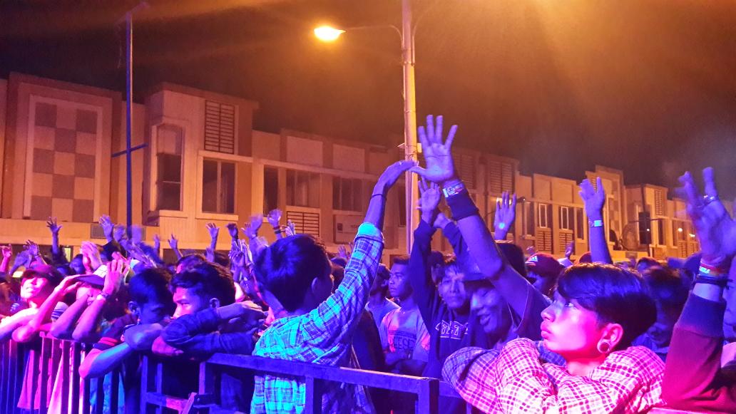 Put your hands up with <a href="/DsheriffD/">D'SHERIFF☆INDONESIA</a> ft. Andreas <a href="/andreas_chrs/">Andreas N friends</a>