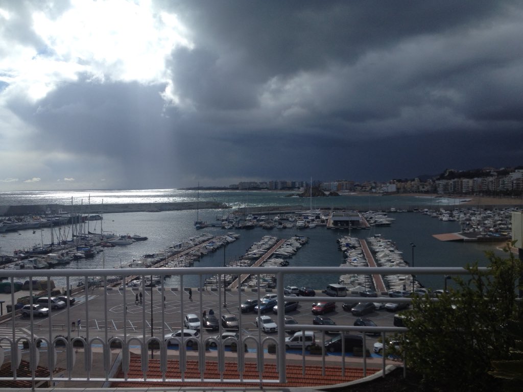 PressAnyKey03's tweet image. Que viene! Que viene! Madre mía la que va a caer! Ideal para echar unas rankeds en #Gw2