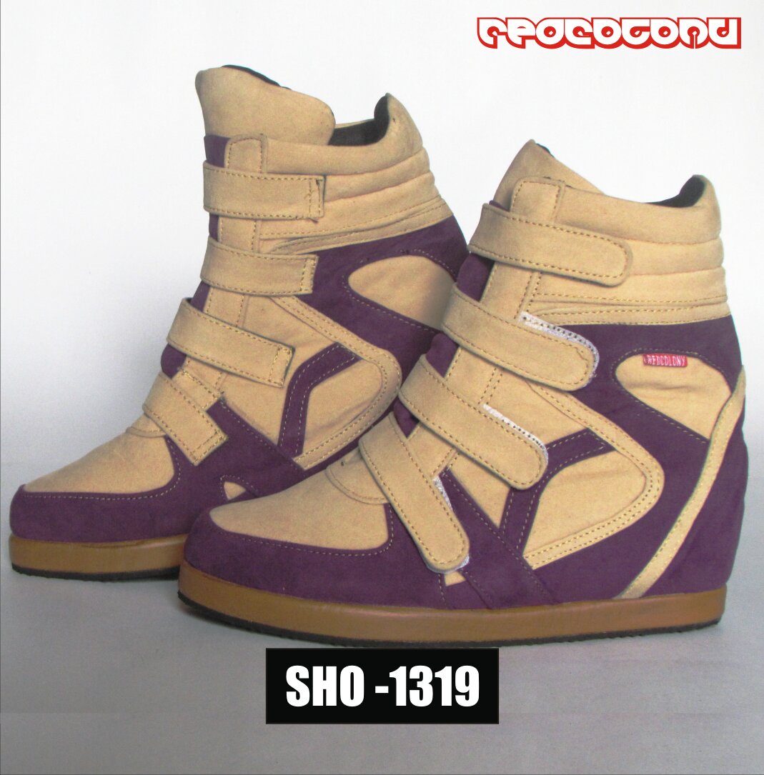 NEW ARRIVAL //
SNEAKER WEDGES //
PURPLE CREAM SUEDE //
CODE : SHO - 1319 //
SIZE:  38 //
PRICE : IDR. 350K //
