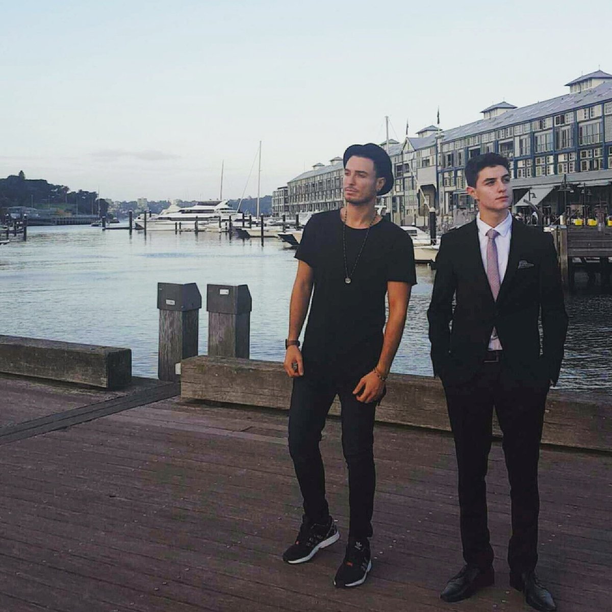 Faydee's tweet photo. #UnderDressed or #OverDressed ? That's the real question. 😜✌📷 https://t.co/egbZ73QX77