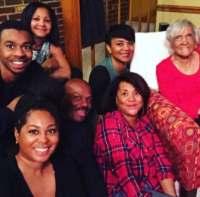 MBIB's tweet photo. Strong family ties are one of the most #BeautifulReflections of our heritage! #MBIB #BlackHistoryMonth https://t.co/3SwLZo9phx
