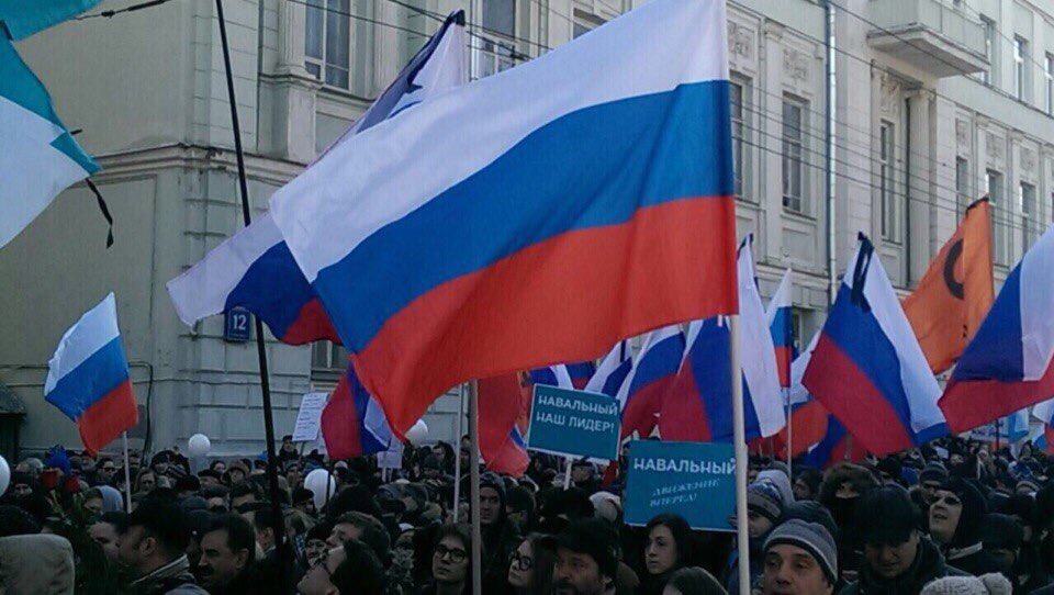 митинг должен быть без политических лозунгов, просто траурное мероприятие. Но попиариться все таки решили