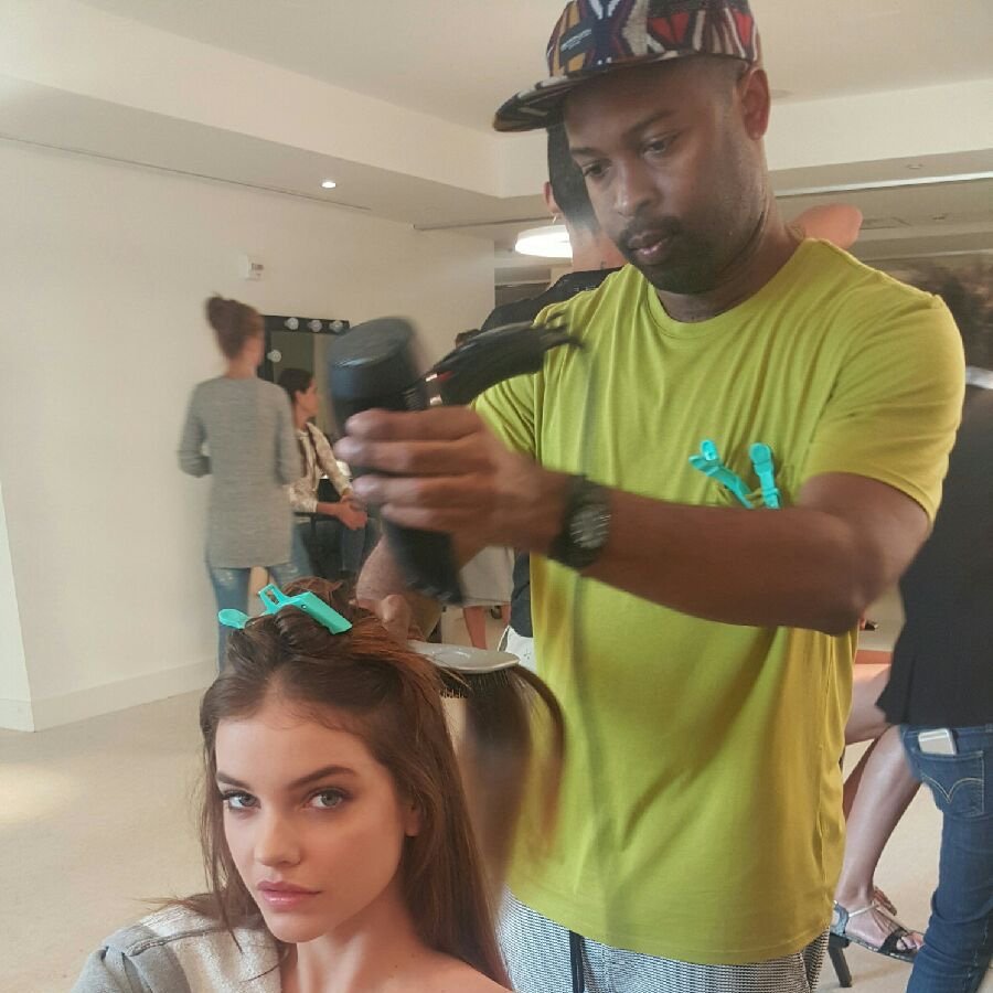 palvinaccess's tweet photo. BTS | Another picture of Barbara for the #SWIMBEACH event by @SI_Swimsuit in Miami Beach. (credit to rosepalvin) https://t.co/oVrJuoTQ1i