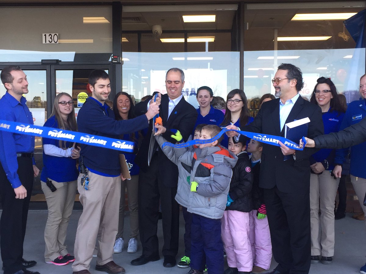 monica1997's tweet image. Ribbon cutting time!!! Officially grand opened!! #marlboropetsmart @CgorgaGorga @robsmithbluejay