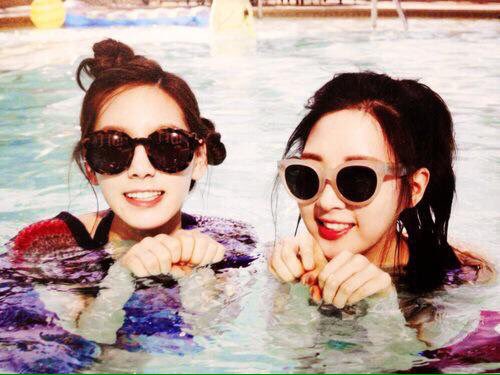 taetiseogene's tweet photo. snsd with glasses💗💗💗🇰🇷 https://t.co/3hfNLs0Lz8
