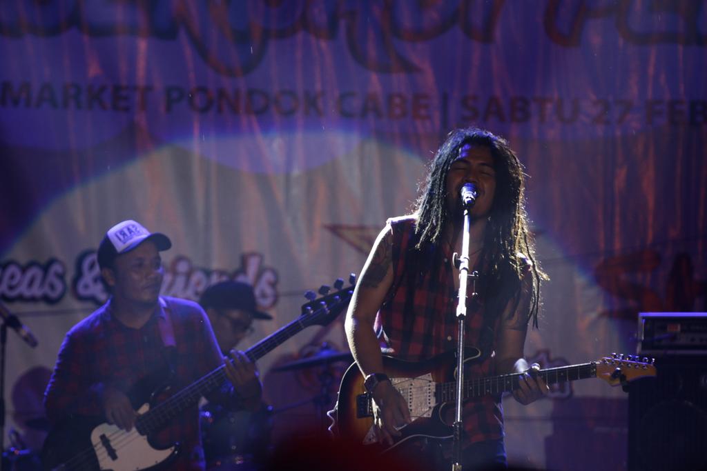 Nice perfomance by <a href="/dblowailers/">d'blow official</a>