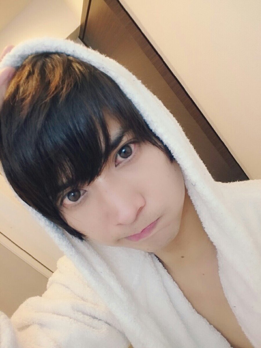 仲田博喜 今から温かいお風呂に入りまーす 自撮りって大変だねぇ とある事情でお蔵入りになってしまった自撮りの一枚を載せときます D まだ黒髪ですね T Co Azfdaioyxa