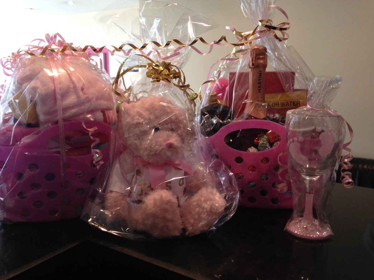 lindseyexstatic's tweet photo. @Cathy23carson l😍ve my baby shower gifts https://t.co/pb5EfNOFa1