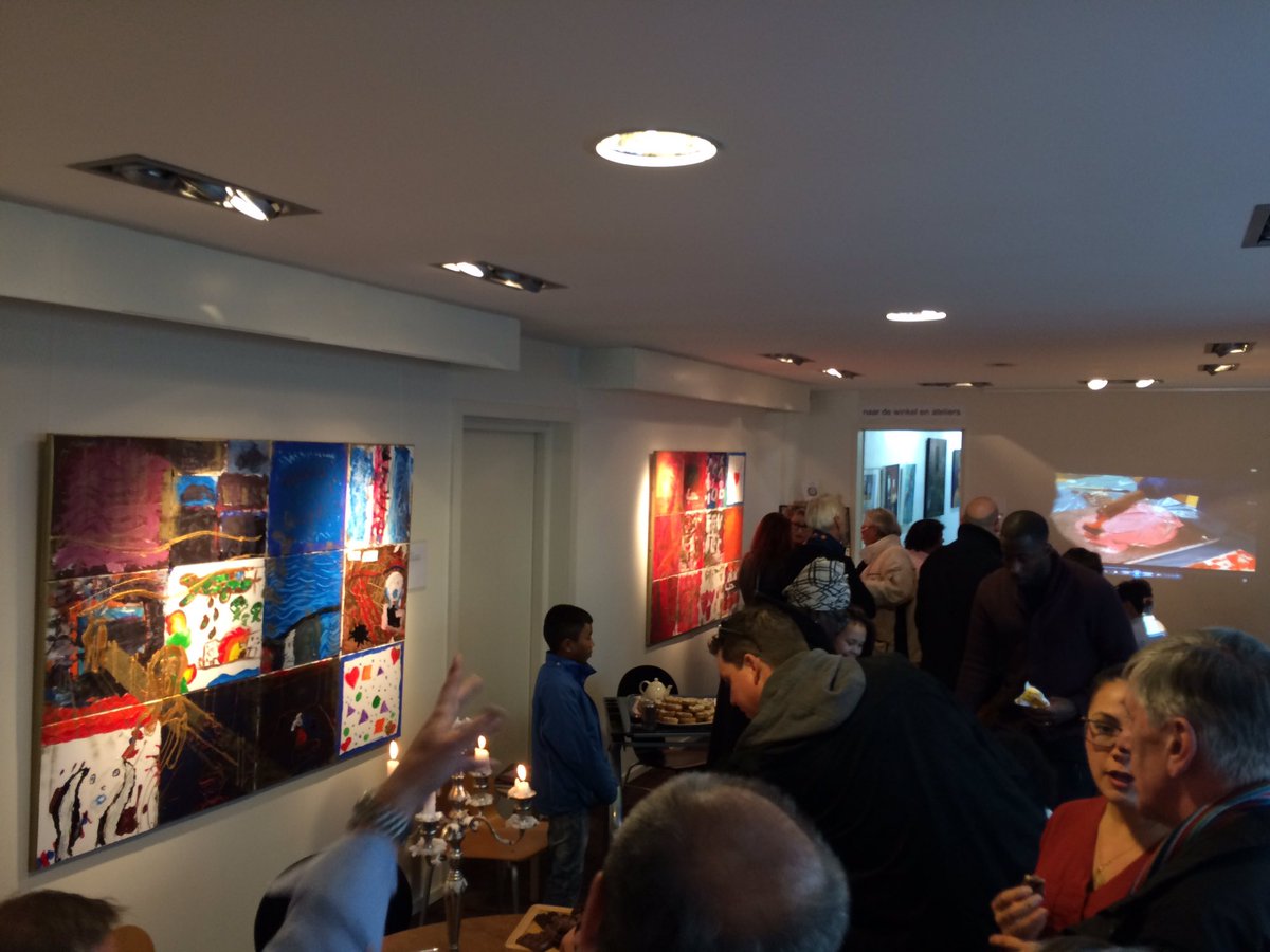 frankrozenberg's tweet photo. Expositie Emotie Kunst Module bij @atelierbrugman geopend. Mooi project @Woejlv @unicefnl leerlingen #dedriemaster https://t.co/phBkcPOkgz