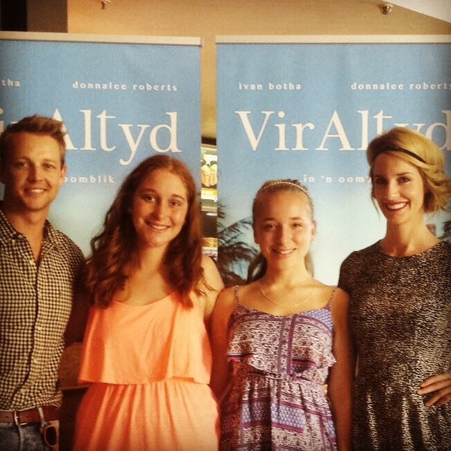 carla_vosloo's tweet photo. @Donnalee_R @ivanbotha17 Dankie vir die foto vandag julle! Dit was so oulik van julle!! Liefde xx https://t.co/9m0iBAUpm3