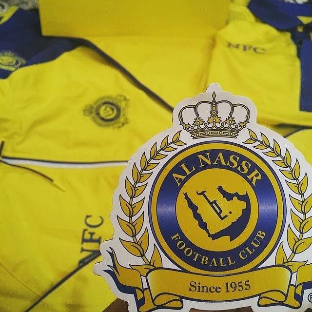 يانصر قلبي يحبك ومتعلق فيك 
 انت شمس ساطعة وقت الغروب
يااعل شمسك ماتغيب💛💙  
#النصر