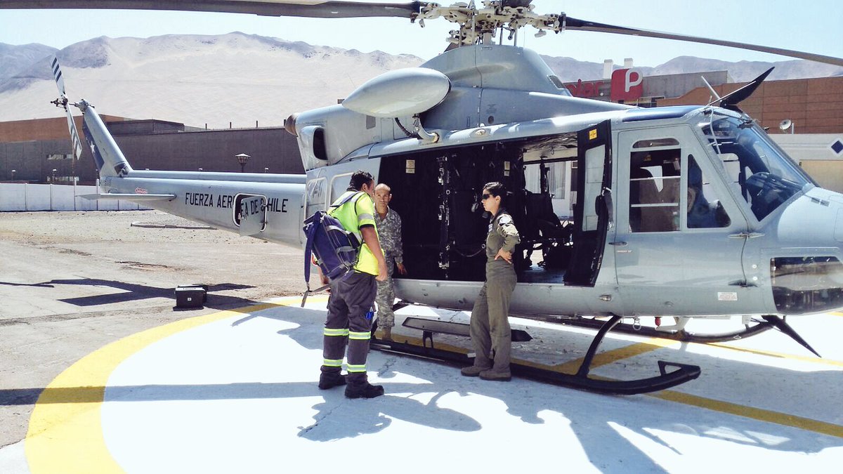 HombredeRadio's tweet photo. #IQUIQUE: Helicóptero @FACh_Chile despego con ayuda humanitaria hacia las zonas aisladas en el Tamarugal @biobio https://t.co/xDrLJ6DDyf