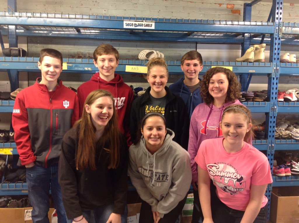 Youth in Philanthropy youngsters volunteer at Changing Footprints warehouse!