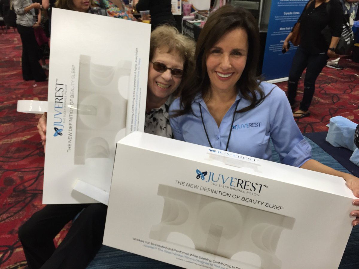 JuveRest's tweet photo. Joanne is the proud owner of two new #JuveRest pillows at #DivasDayOutLV @southpointlv! https://t.co/QsKUV2CnbN