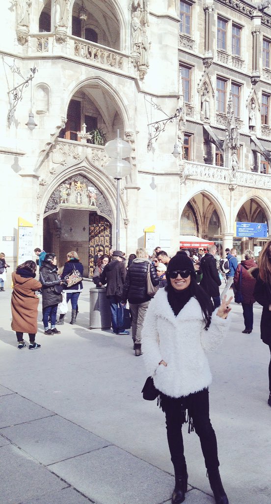 yerkafernandez's tweet photo. Marienplatz 💙💛 finde en Baviera #munich #walkingaround #marienplatz #sunnyday #styleeverywhere https://t.co/zrJogKr7Wi