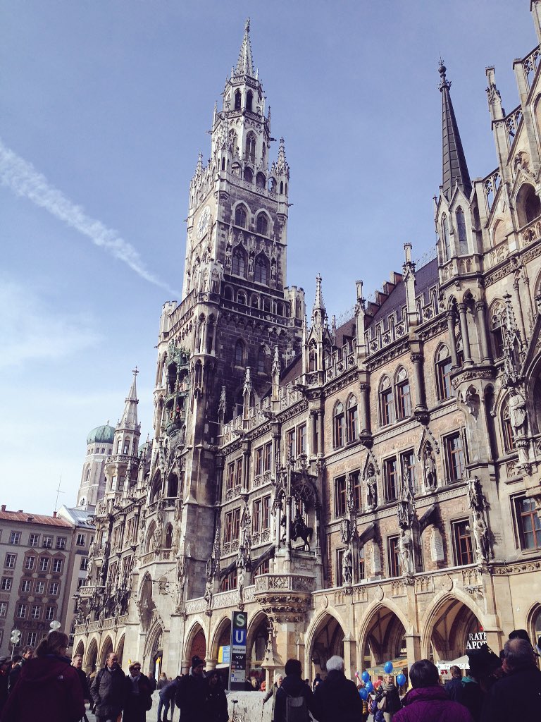 yerkafernandez's tweet photo. Marienplatz 💙💛 finde en Baviera #munich #walkingaround #marienplatz #sunnyday #styleeverywhere https://t.co/zrJogKr7Wi