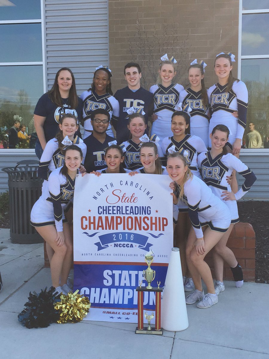 cameronhaley1's tweet photo. I've gotta really big team, and we need some really big rings 😏🎉 #6xStateChamps https://t.co/XbySawdWud