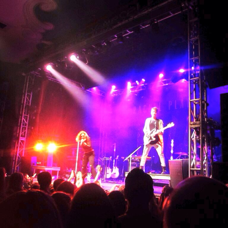stand_byRachel's tweet photo. @RachelPlatten last night in Dallas! (via @heyviviann)
#WildfireDallas #WILDFIRETour https://t.co/cj8DgTE0iR