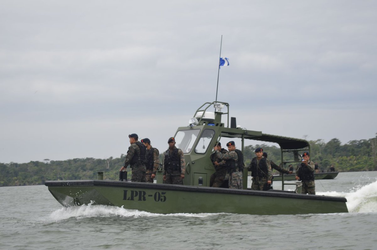 Embarcación de la Marina de la Defensa Nacional efectúa patrullaje de ...