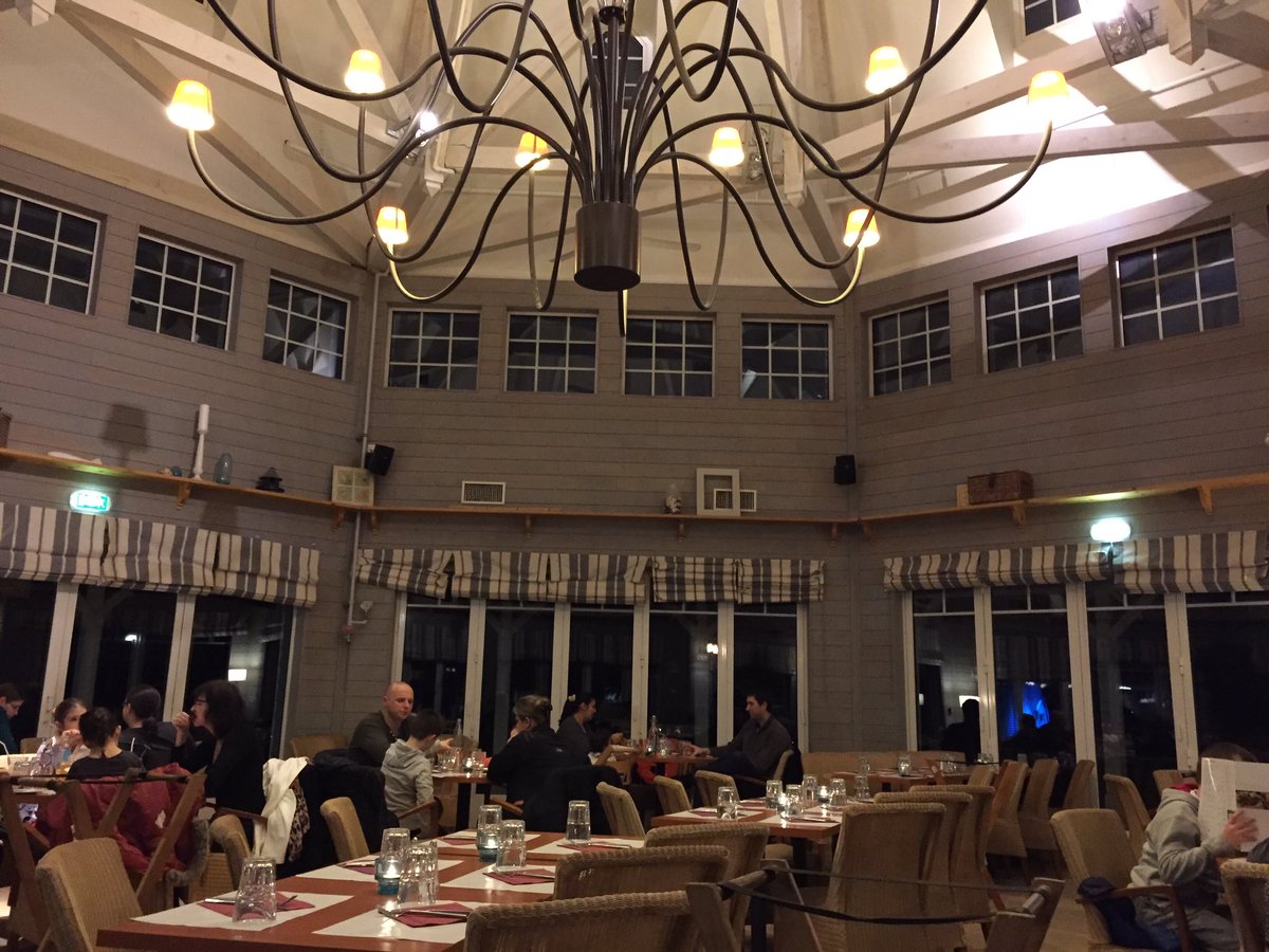 nikodoc's tweet photo. Le restaurant l'embarcadère @centerparcsfr #LacDeLailette joli batiment et déco. Pas mal niveau gustatif 😋 https://t.co/v8gcQ1LyhW