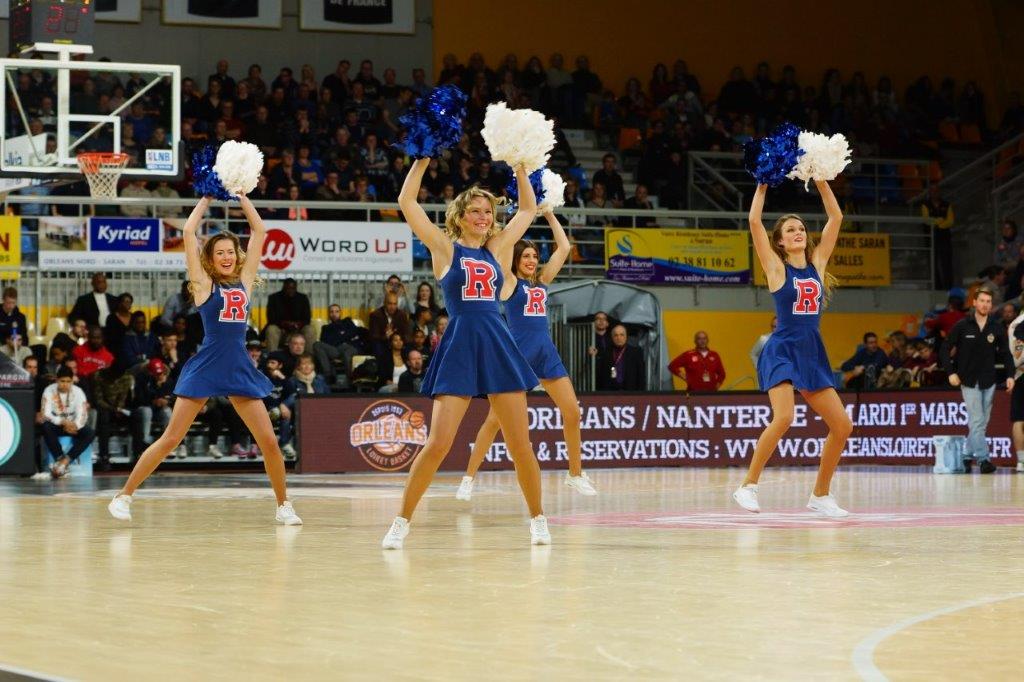 OLB45's tweet photo. Un peu de douceur dans ce monde de brut @CheersUpDance49 #OLBvBCM #GoOrléans https://t.co/fgJWfsOiTN