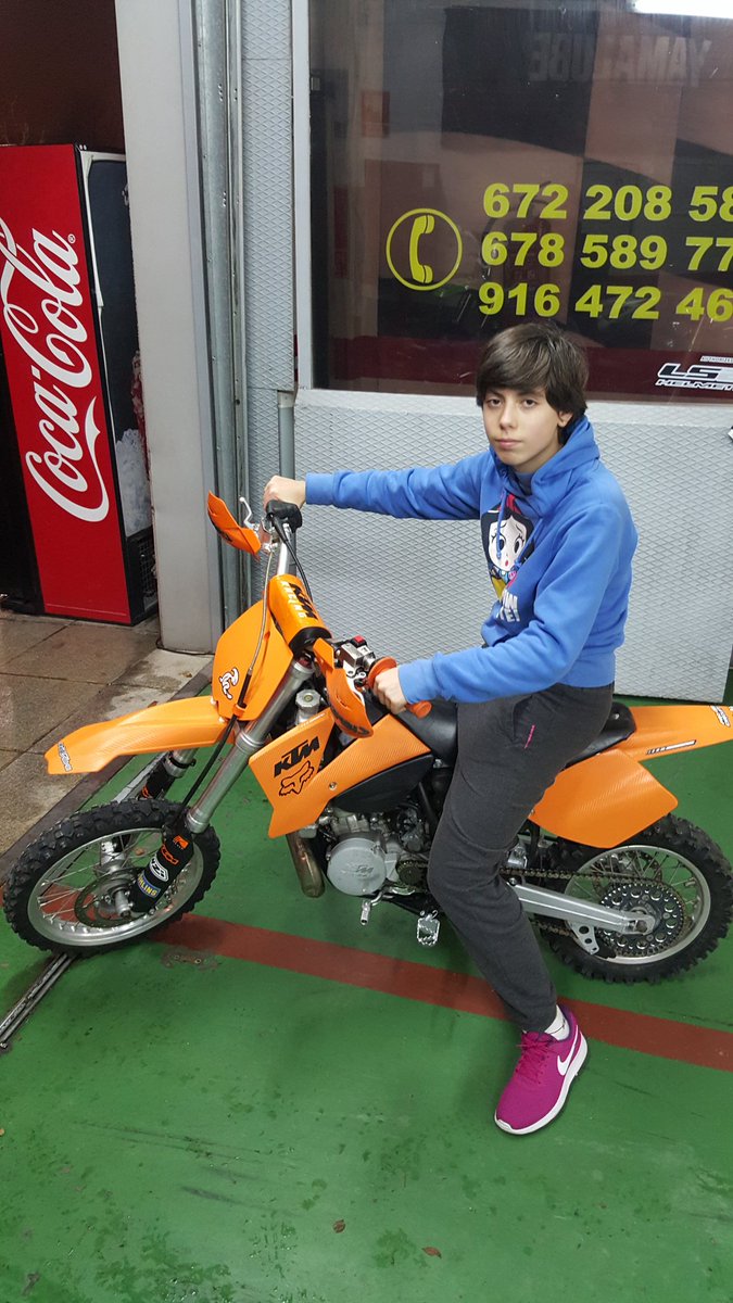 ClubMotero's tweet photo. Mi hermana con ganas de empezar a montar en moto.aver que tal se le da .. https://t.co/dZoSAtH2tz