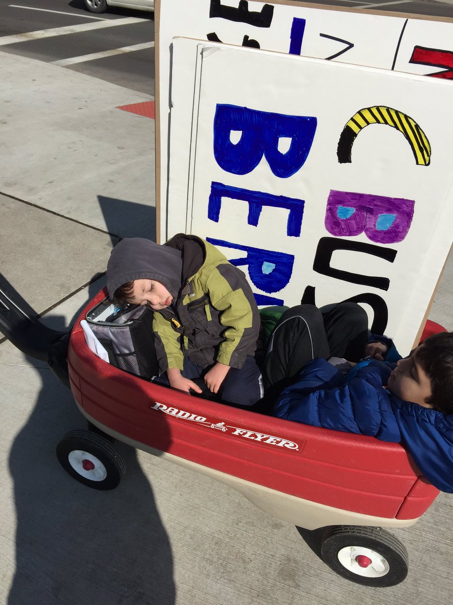 WeLoveBernie16's tweet photo. #kidsforbernie Columbus OHIO MARCH FOR BERNIE #MarchForBernie #March4Bernie2 #OhioState #OSU #ohioprogressives https://t.co/g8WOwKAqn5