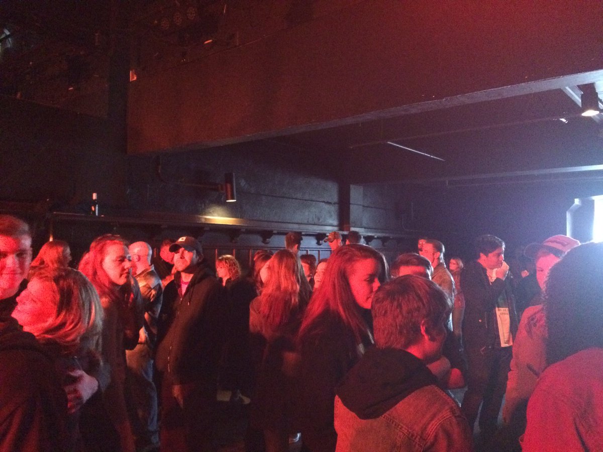 jenelley's tweet photo. Nice crowd at the @Chameleon_Club for Center Road #lnprootsblues #flyrootsblues https://t.co/lkY5EWtUEQ