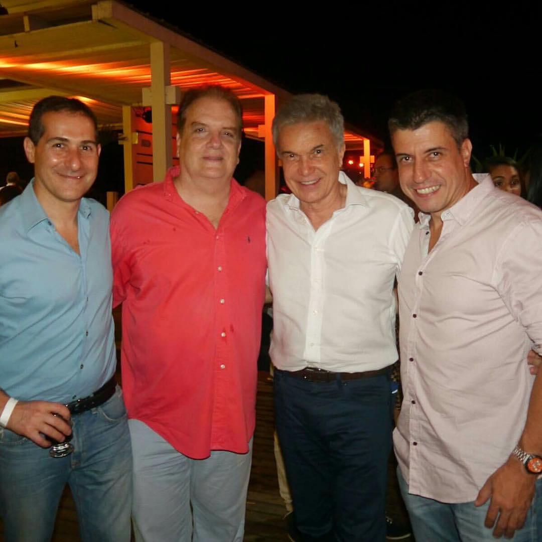 ClinicFantozzi's tweet photo. Dr. Fantozzi with some of his colleague surgeons at the #AmericanBrazilianAestheticMeeting #workhardplayhard https://t.co/N4lBYY7lag