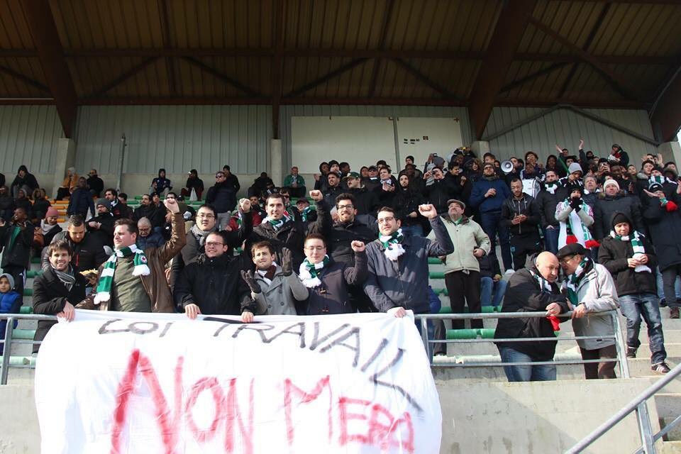 PierBDV's tweet photo. Pas de @LoiTravail  pour les supporters du @RedStarFC à Beauvais. #loitravailnonmerci #OnVautMieuxQueCa https://t.co/3QOpITEZ39