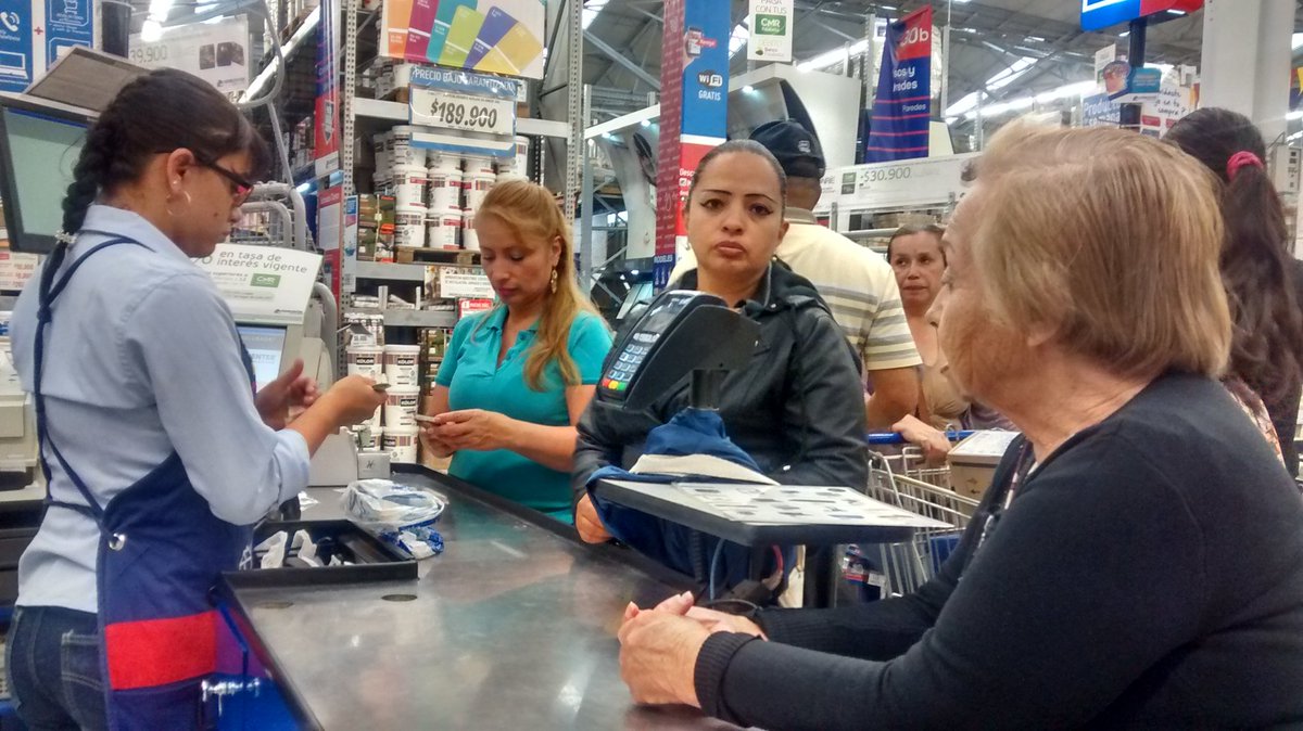 CarolForero95's tweet image. #TeletonColombia la familia unida donando @Homecenter_co #TeletonNosUne