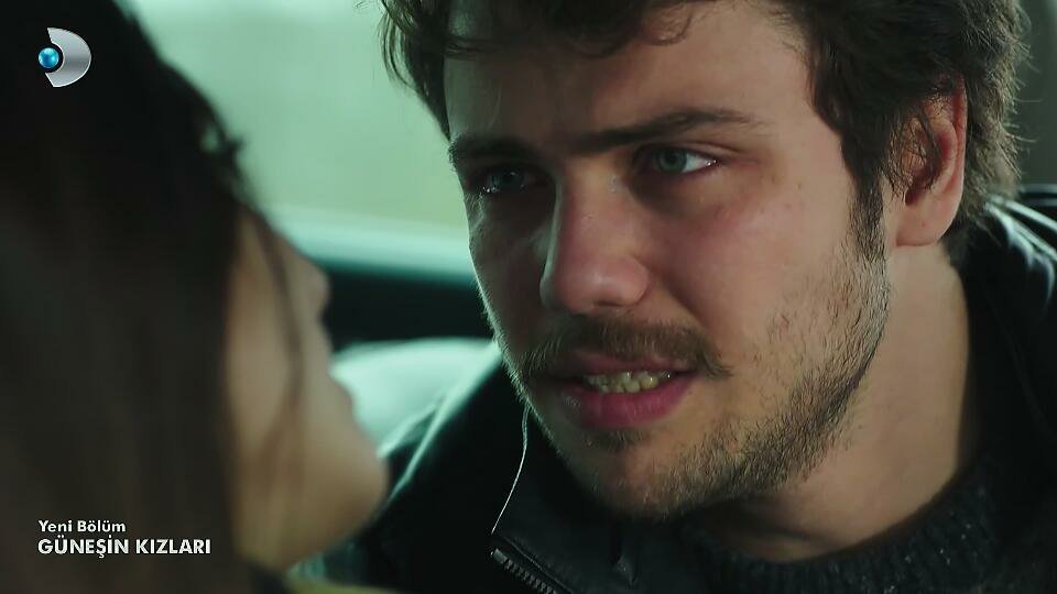TvDunyasii's tweet photo. "Ben sesine aşık olmadım, bana öyle baktın ki mavi gözlerin içime işledi" #TolgaVeHandeİçin #GüneşinKızları https://t.co/H6PzUOjcoT