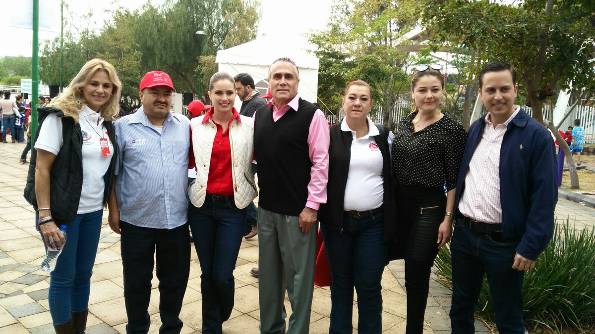 manuelnietoh's tweet photo. Acompañando a la Diputada Federal @Azuletcheverry @AntonioLugoPV #ProgBasuraPorAlimento #Guanajuato https://t.co/sZ5NYqP7xs