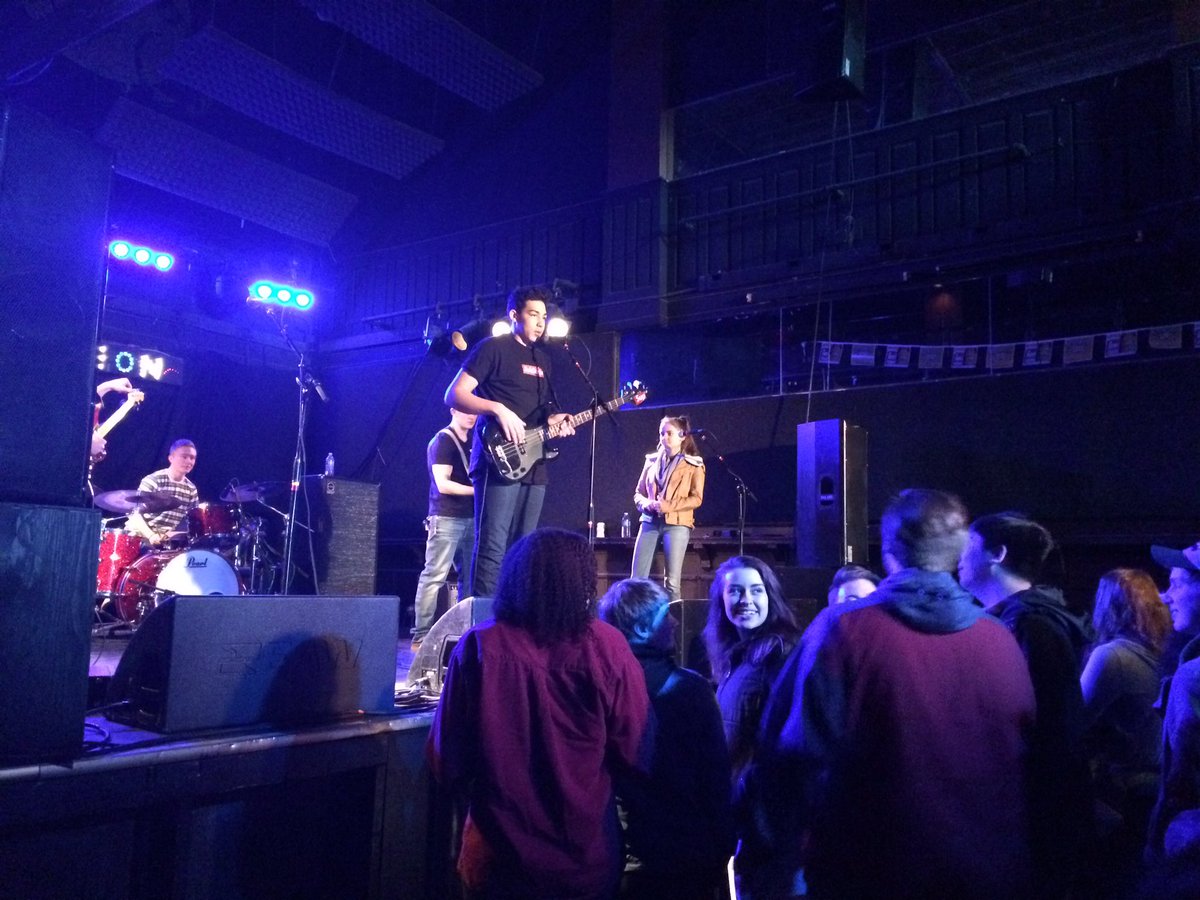 jenelley's tweet photo. James told the crowd to get closer. "Bring it on!" #lancrootsblues #flyrootsblues https://t.co/JTpFT0ZKsT