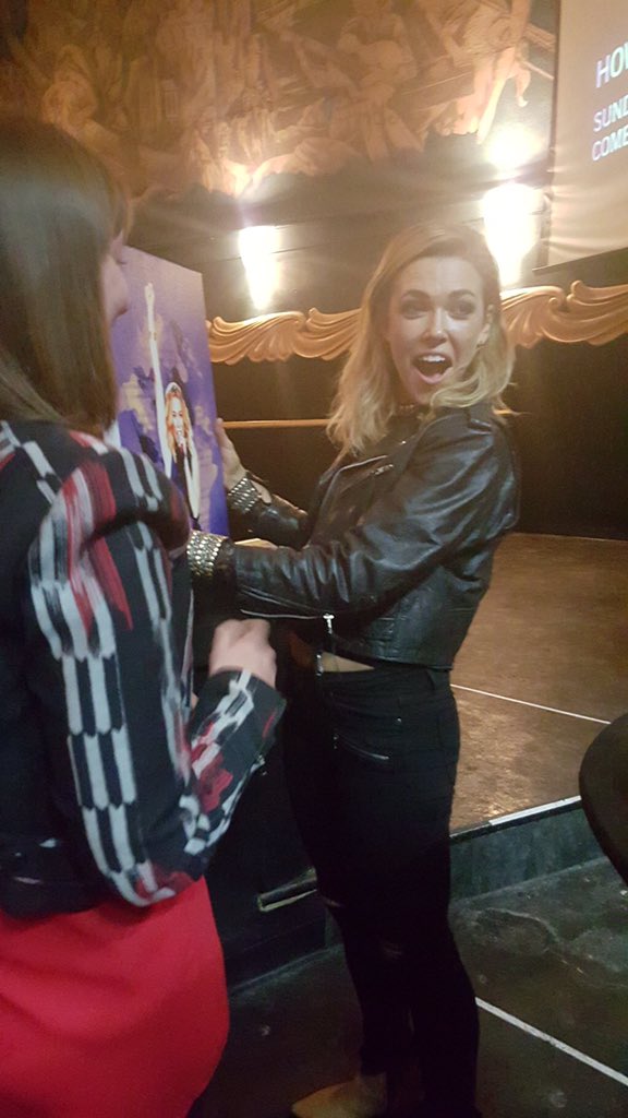 RPlattOnTour's tweet photo. Rachel with some fans last night!! #WildfireDallas https://t.co/EcwPYuVo1k