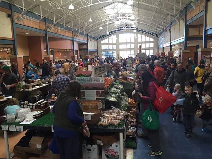 zach_olfi's tweet photo. What a wonderful event! Local food is the future happening now! #farmersmarket #exeternh #seacoasteatlocal https://t.co/1xof55c9aE