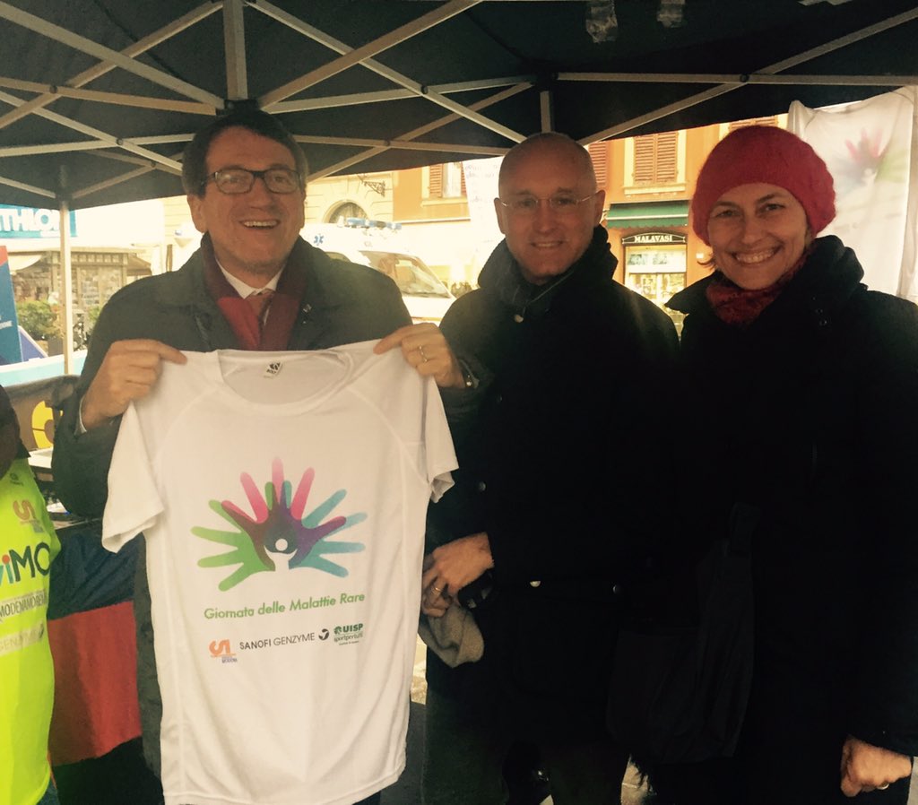 EpPiccinini's tweet image. Anche il Sindaco della @cittadimodena con la maglia per la raccolta fondi di #modena4rare #RareDiseaseDay