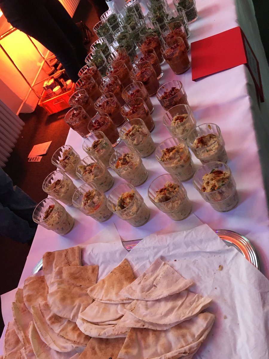 HHStGeorg's tweet photo. Pause bei #tedxstgeorg mit Tomatensuppe, Käsebroten und syrischen Snacks. #ted #hamburg #stgeorg https://t.co/28e2LZxDLA