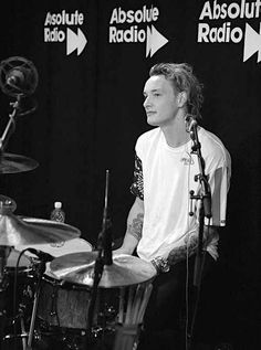 lostontaegi's tweet photo. "guitarists or drummers ?"

Drummers, always drummers ❤️ https://t.co/JTAemzEIWL