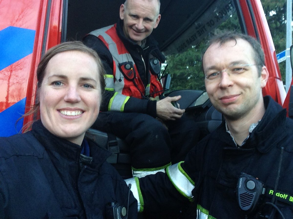 plienx's tweet photo. Na oefenen en gehaktballen ook meteen maar aan het echt werk met K&amp;P! Grote brand winkelwaard #vrnhn #brandweer https://t.co/KGEvhzjBPk