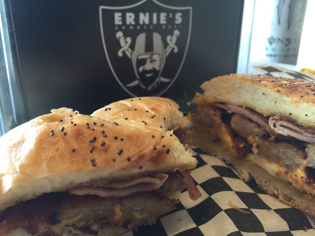 sliv43's tweet photo. Best breakfast sandwich in town hands down!!
#earnies
#saturdaymorningtradition https://t.co/PzLO9zjrRQ