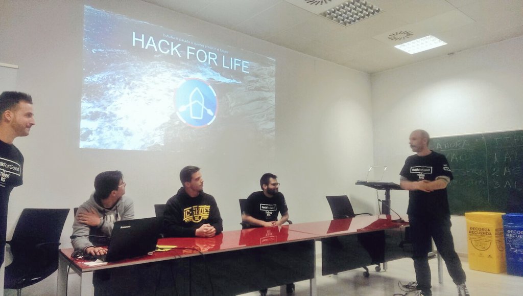 CatedraTEF_UA's tweet photo. Evitar riesgos en zonas de tránsito de inmigrantes con predicciones de catástrofes marítimas: @hackforlife2016 https://t.co/eJp8KhEyTB