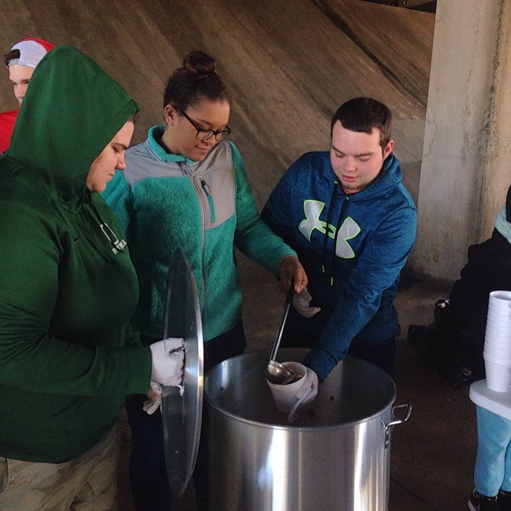 ShabbachMC's tweet photo. Ministering to the homeless today!giving them soup and and Jesus! #Jesus #smc#one https://t.co/69oRId68Ef