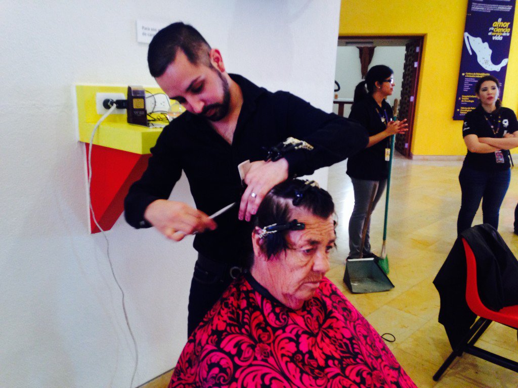 Karina_BarrazaV's tweet photo. #MaratónCortesDeCabello @CRITSonora el donativo es de 50 pesos. También hay #SecadoExpress. Apoyemos!@HMOTelevisa https://t.co/97JLbCswwt