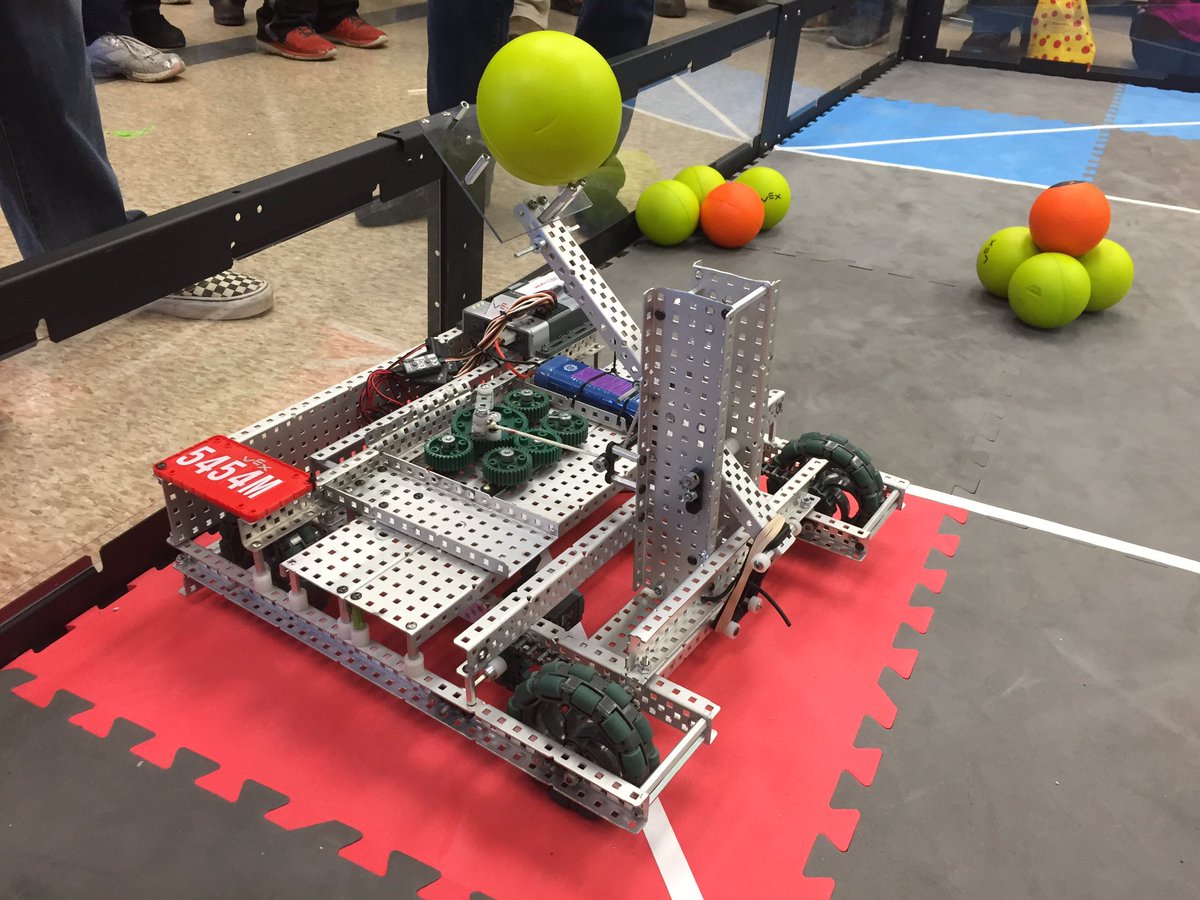 mettyjoe's tweet photo. @PLTW_KY VEX Robotics in action @UKEngineering EDay @UKy_Klein https://t.co/kySp9OGmdn